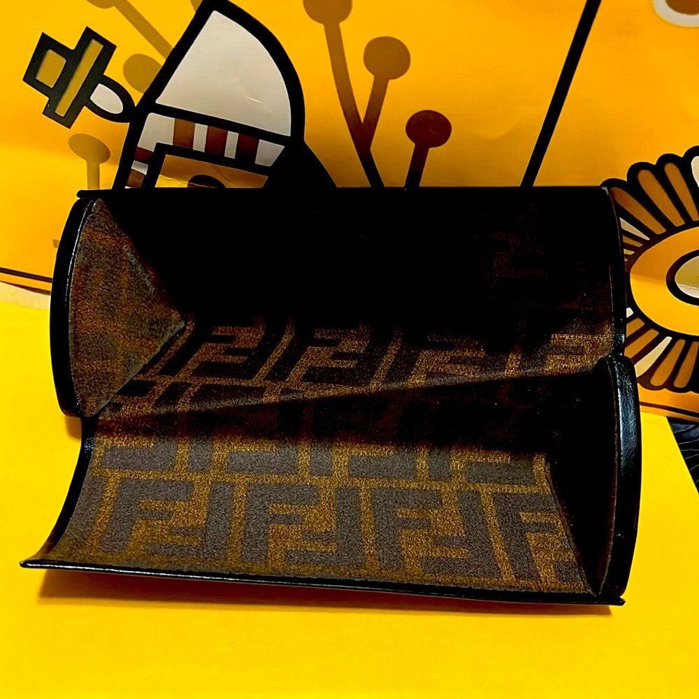 🆕FENDİ LEATHER SUNGLASSES HARD CASE SUNGLASSES NOT INCLUDED